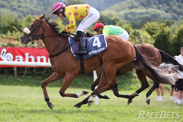 Tiffany Twisted siegt unter Lilli-Marie Engels